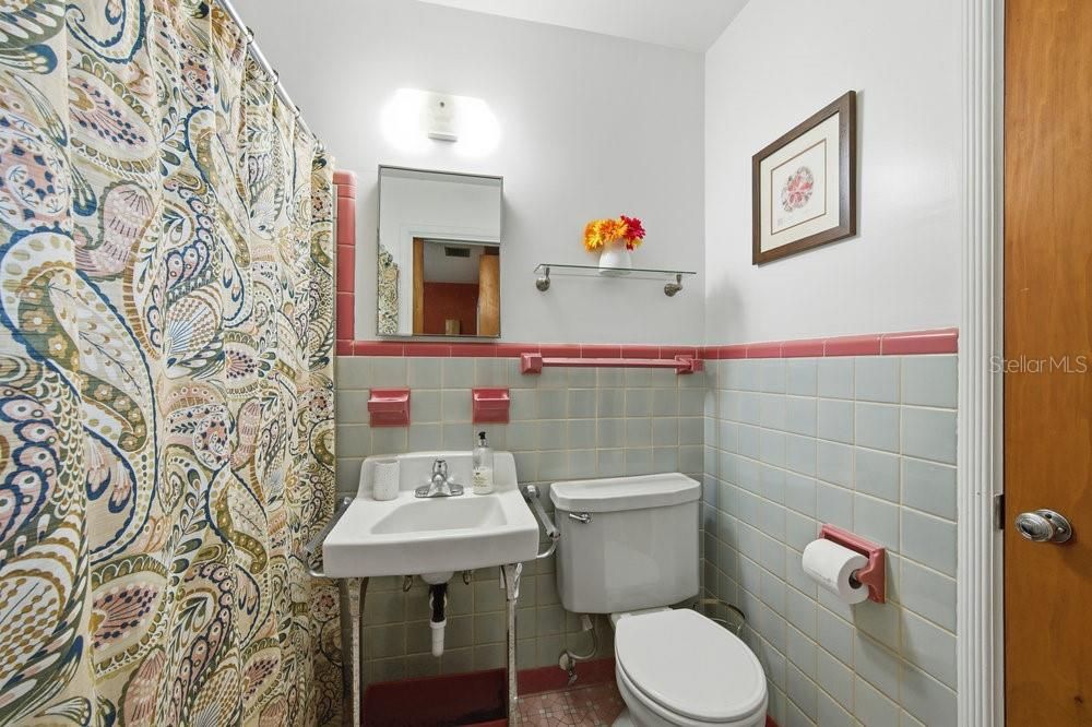 En Venta: $235,000 (2 camas, 2 baños, 1403 Pies cuadrados)