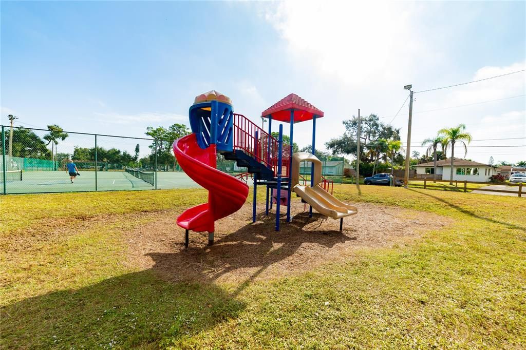 En Venta: $275,000 (2 camas, 1 baños, 905 Pies cuadrados)