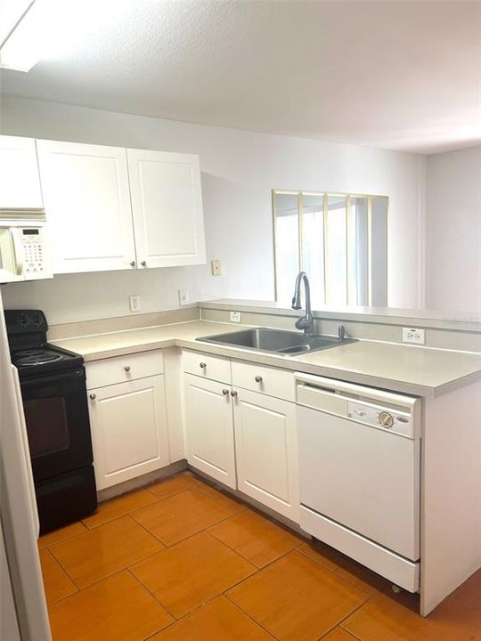 出租: $1,790 (2 贝兹, 2 浴室, 1120 平方英尺)