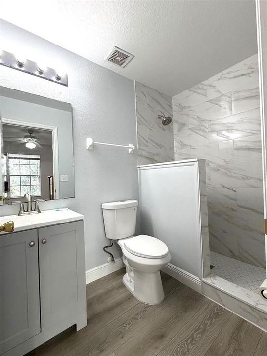 出租: $1,790 (2 贝兹, 2 浴室, 1120 平方英尺)