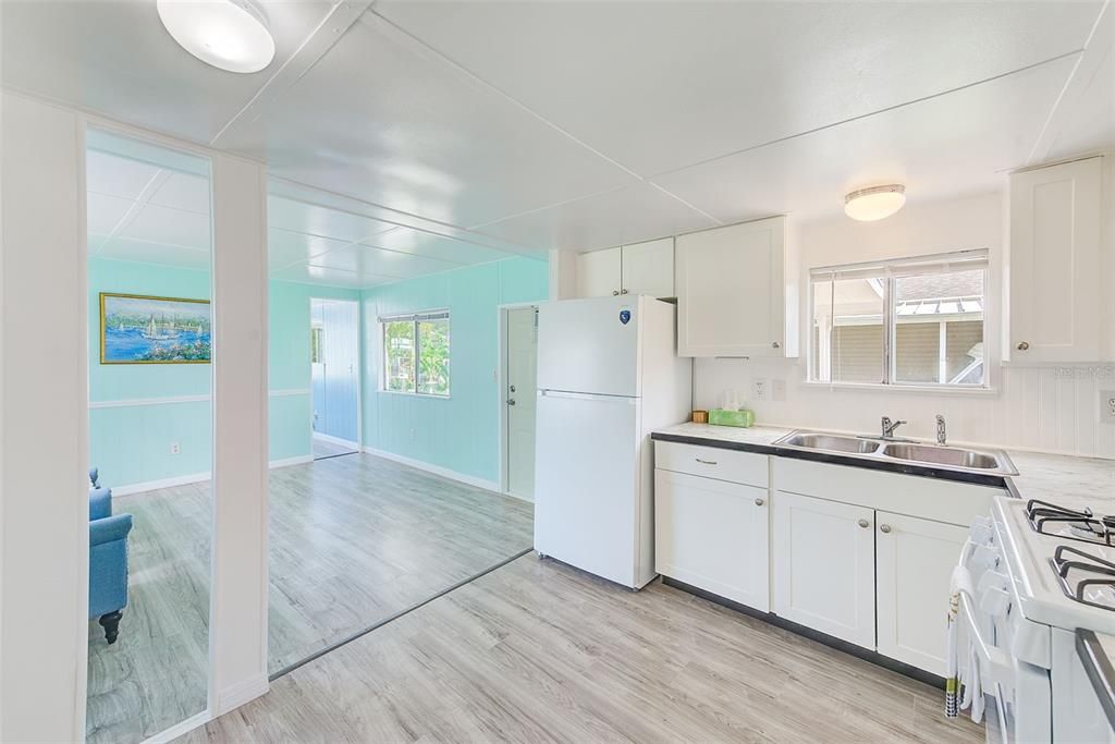 For Sale: $139,900 (3 beds, 2 baths, 720 Square Feet)