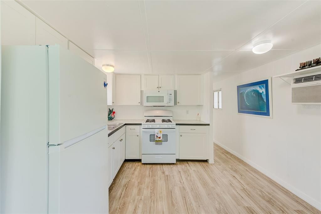 For Sale: $139,900 (3 beds, 2 baths, 720 Square Feet)