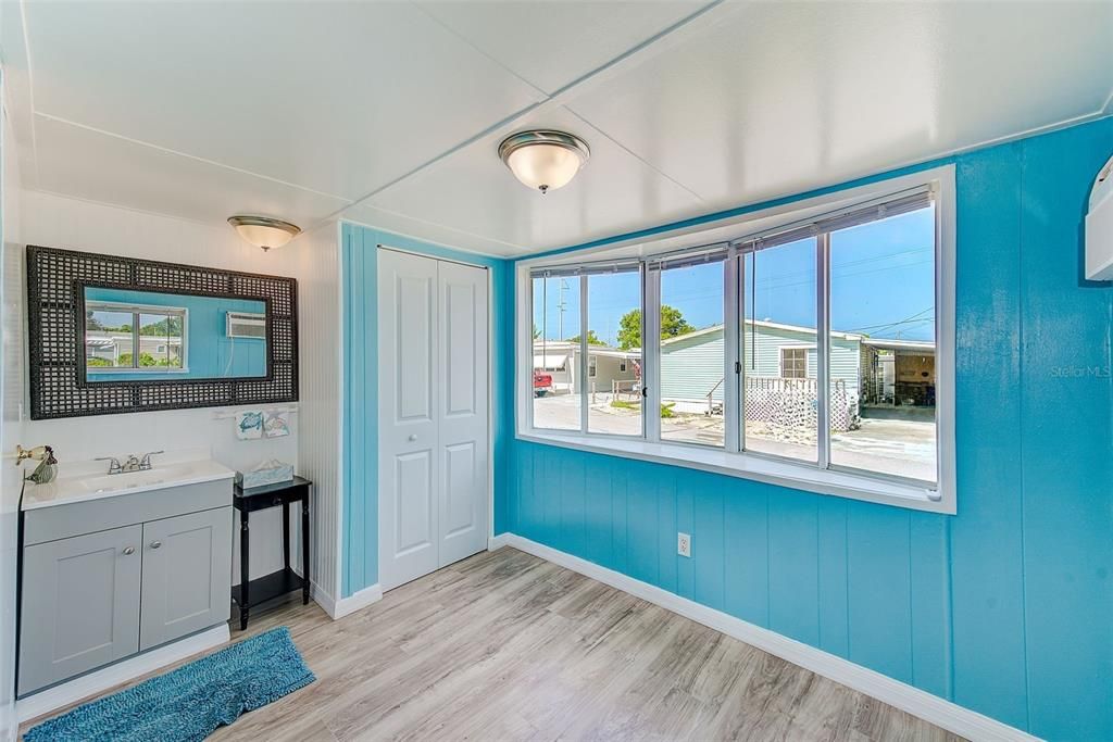 For Sale: $139,900 (3 beds, 2 baths, 720 Square Feet)