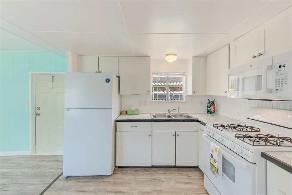 For Sale: $139,900 (3 beds, 2 baths, 720 Square Feet)