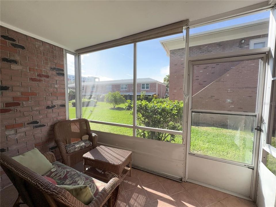 For Sale: $209,999 (2 beds, 2 baths, 1075 Square Feet)