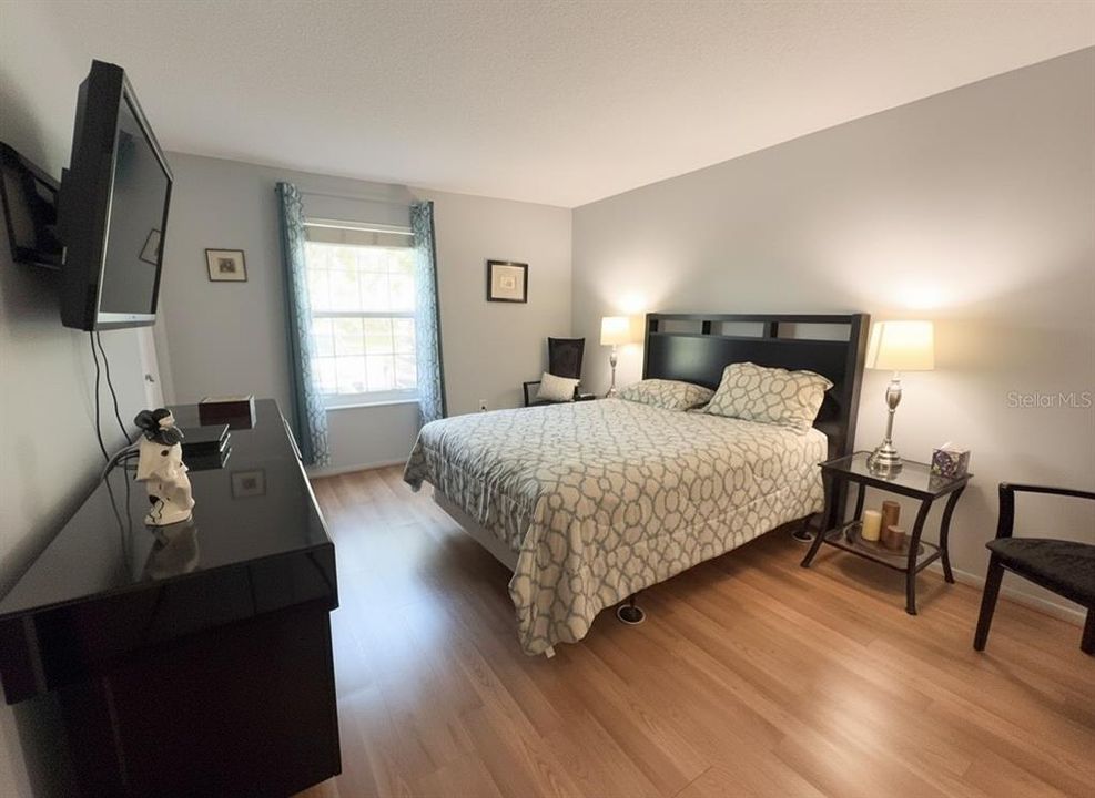 For Sale: $209,999 (2 beds, 2 baths, 1075 Square Feet)