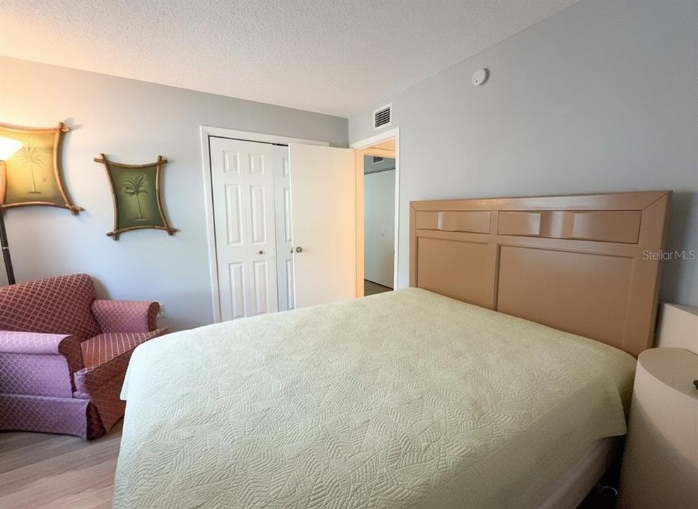 For Sale: $209,999 (2 beds, 2 baths, 1075 Square Feet)