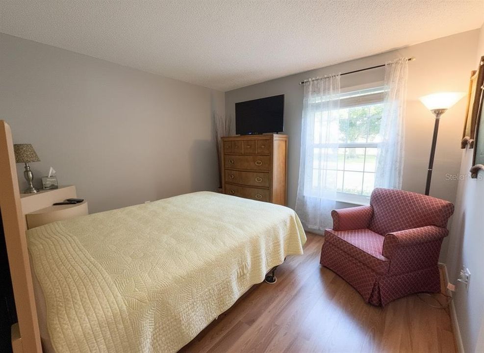 For Sale: $209,999 (2 beds, 2 baths, 1075 Square Feet)