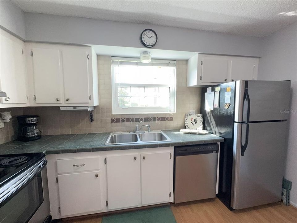 For Sale: $209,999 (2 beds, 2 baths, 1075 Square Feet)