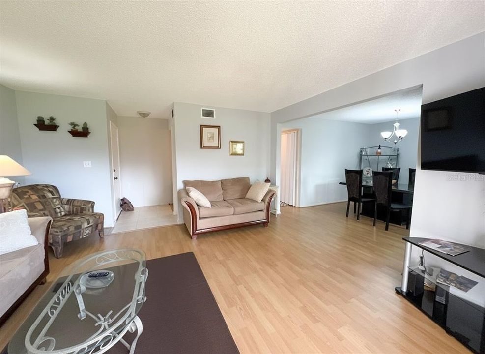 For Sale: $209,999 (2 beds, 2 baths, 1075 Square Feet)