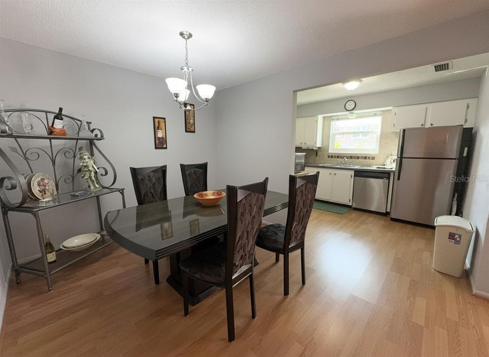 For Sale: $209,999 (2 beds, 2 baths, 1075 Square Feet)