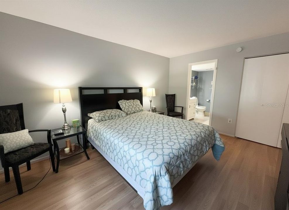 For Sale: $209,999 (2 beds, 2 baths, 1075 Square Feet)