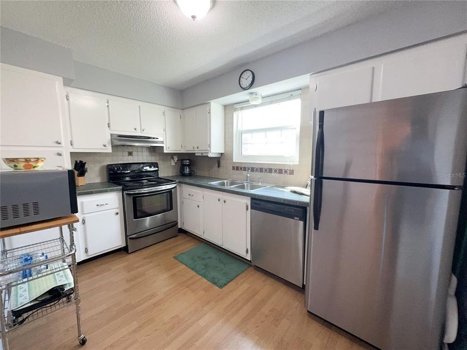 For Sale: $209,999 (2 beds, 2 baths, 1075 Square Feet)