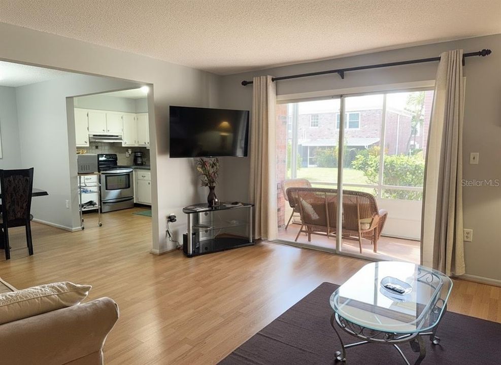 For Sale: $209,999 (2 beds, 2 baths, 1075 Square Feet)