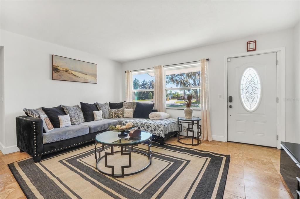 For Rent: $2,800 (5 beds, 2 baths, 1610 Square Feet)