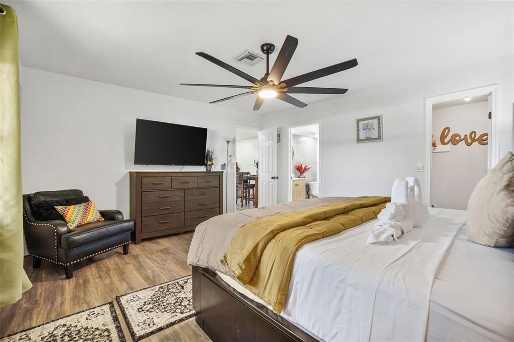 For Rent: $2,800 (5 beds, 2 baths, 1610 Square Feet)