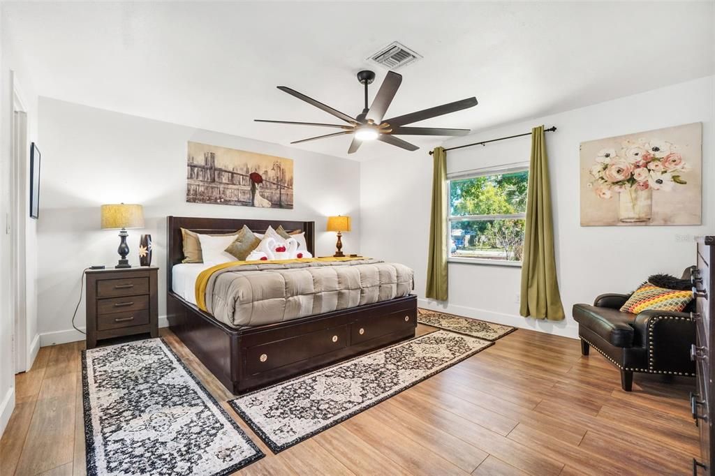 For Rent: $2,800 (5 beds, 2 baths, 1610 Square Feet)