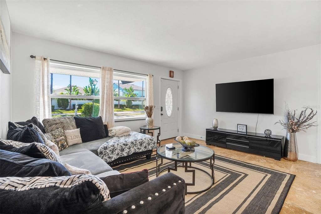 For Rent: $2,800 (5 beds, 2 baths, 1610 Square Feet)