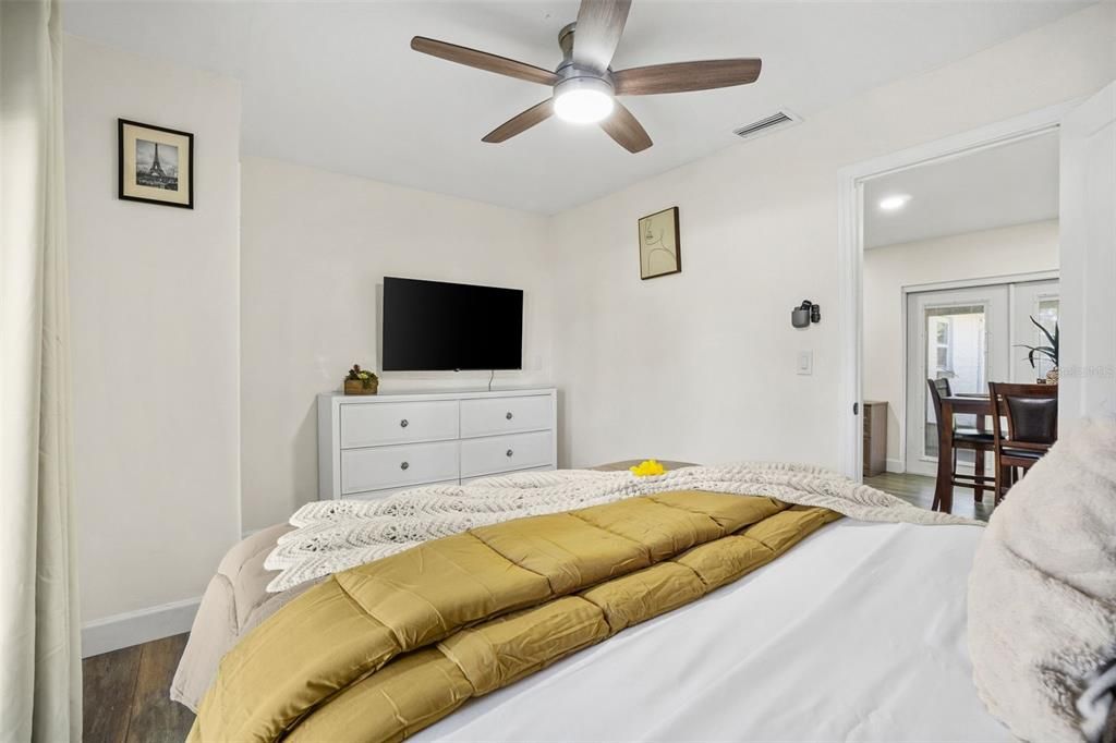 For Rent: $2,800 (5 beds, 2 baths, 1610 Square Feet)