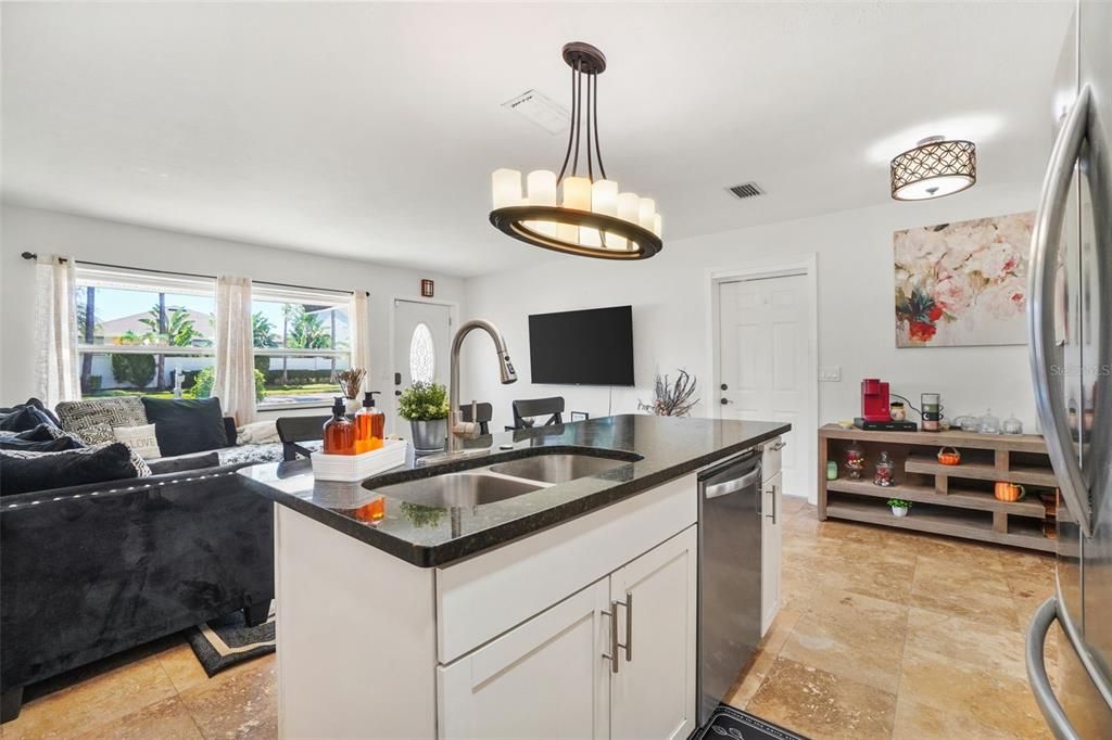 For Rent: $2,800 (5 beds, 2 baths, 1610 Square Feet)