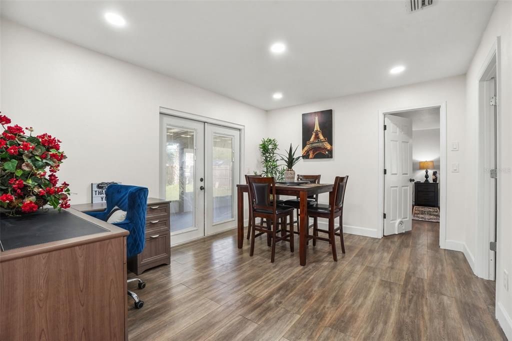 For Rent: $2,800 (5 beds, 2 baths, 1610 Square Feet)