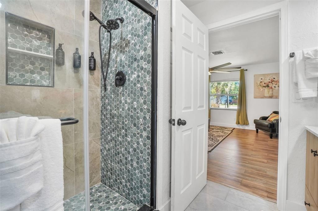 For Rent: $2,800 (5 beds, 2 baths, 1610 Square Feet)