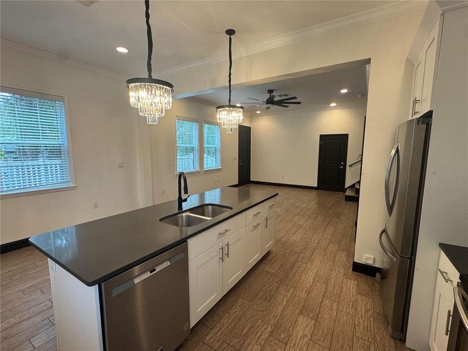 For Rent: $3,850 (4 beds, 2 baths, 1706 Square Feet)