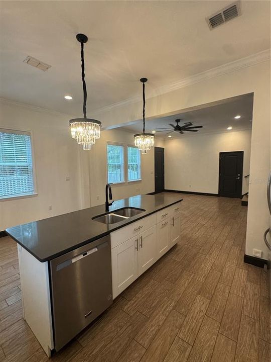 For Rent: $3,850 (4 beds, 2 baths, 1706 Square Feet)