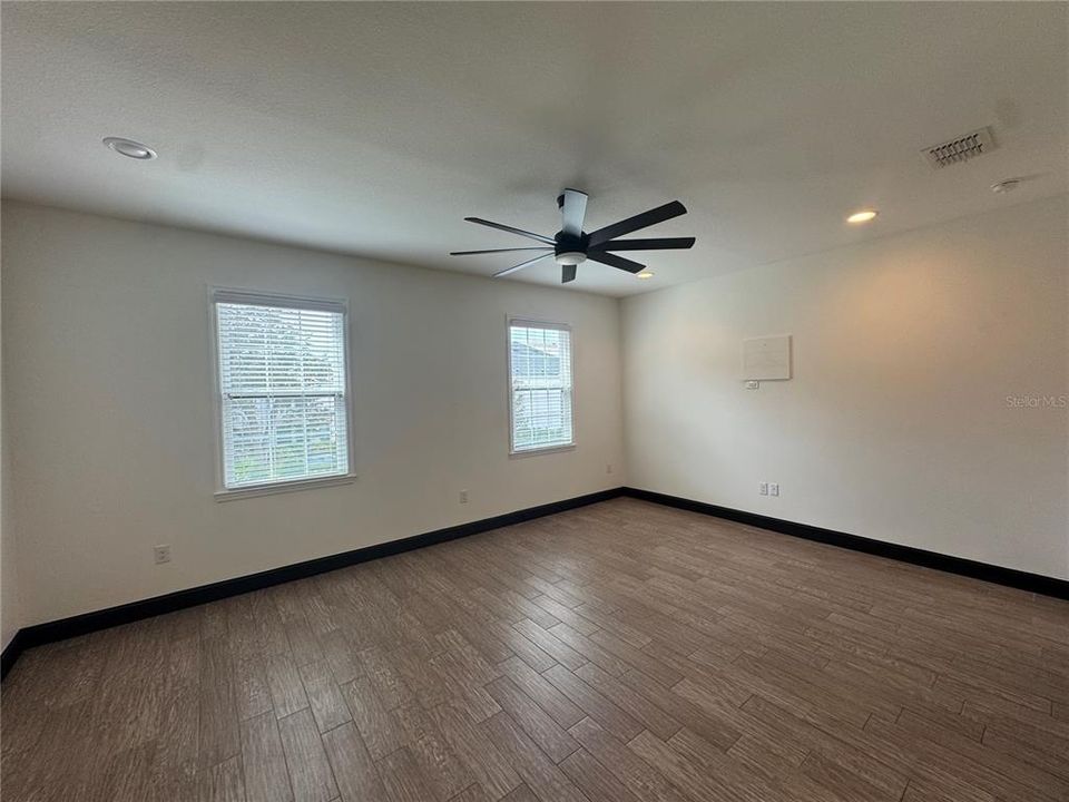 For Rent: $3,850 (4 beds, 2 baths, 1706 Square Feet)