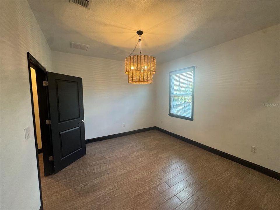 For Rent: $3,850 (4 beds, 2 baths, 1706 Square Feet)