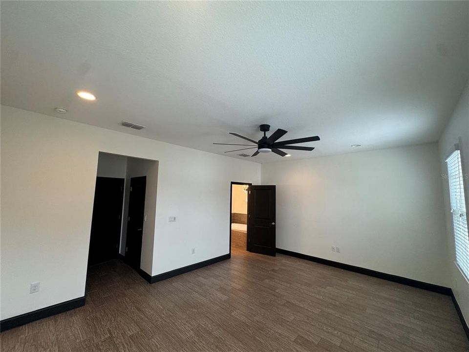 For Rent: $3,850 (4 beds, 2 baths, 1706 Square Feet)