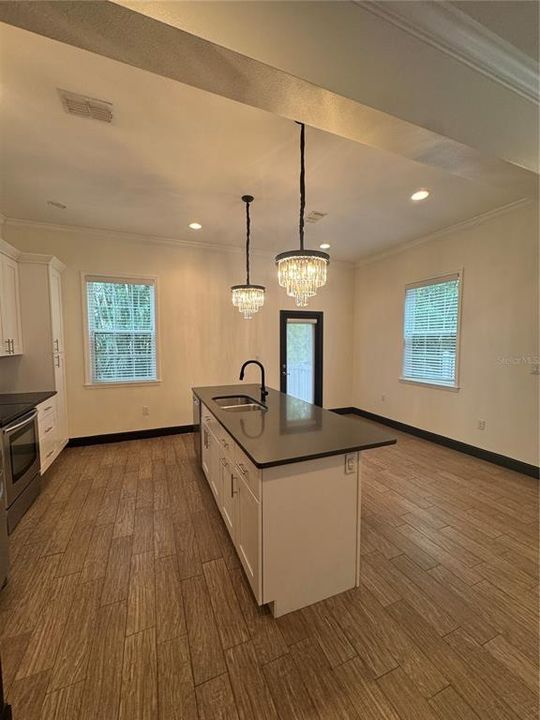 For Rent: $3,850 (4 beds, 2 baths, 1706 Square Feet)