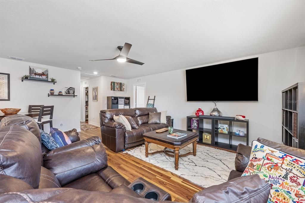 For Sale: $670,000 (4 beds, 3 baths, 2855 Square Feet)