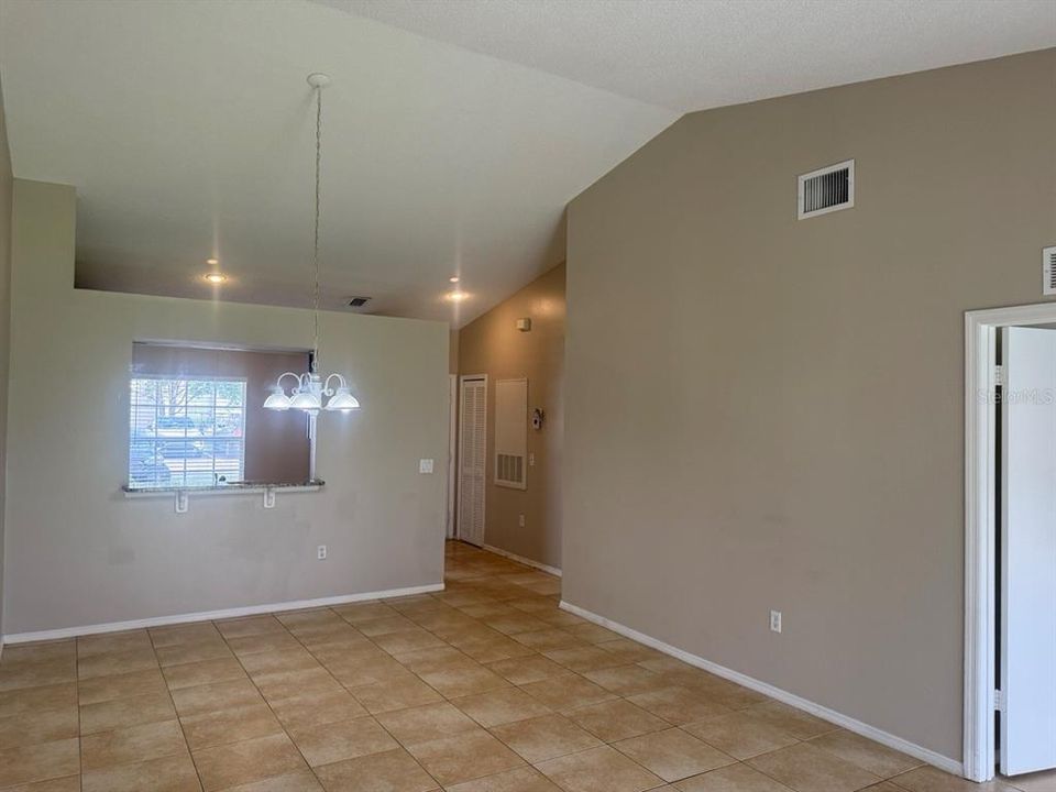 For Sale: $264,900 (3 beds, 2 baths, 1149 Square Feet)