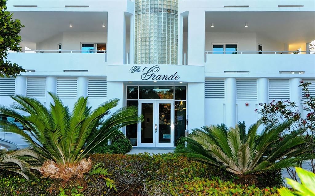 For Sale: $3,250,000 (3 beds, 4 baths, 3260 Square Feet)