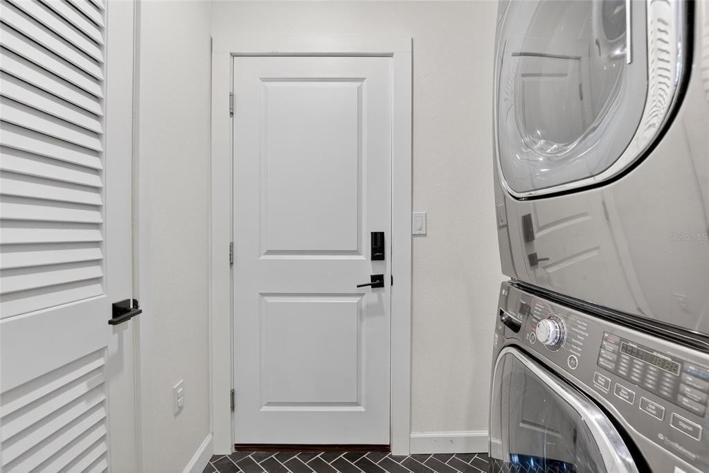 For Sale: $594,900 (3 beds, 2 baths, 2393 Square Feet)