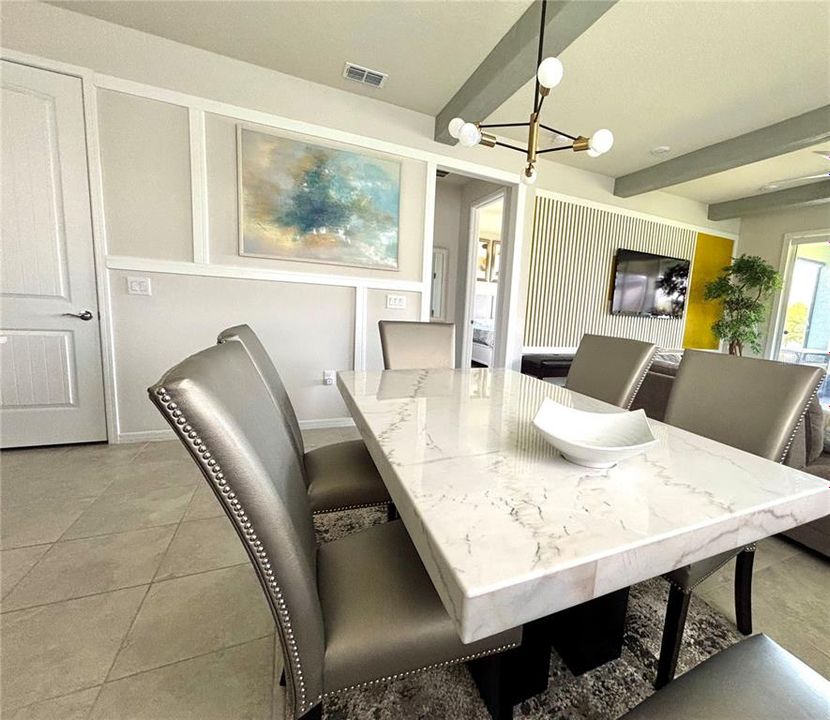 For Sale: $425,000 (2 beds, 2 baths, 1401 Square Feet)