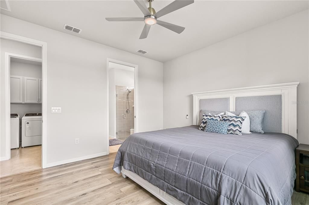 For Sale: $425,000 (2 beds, 2 baths, 1401 Square Feet)
