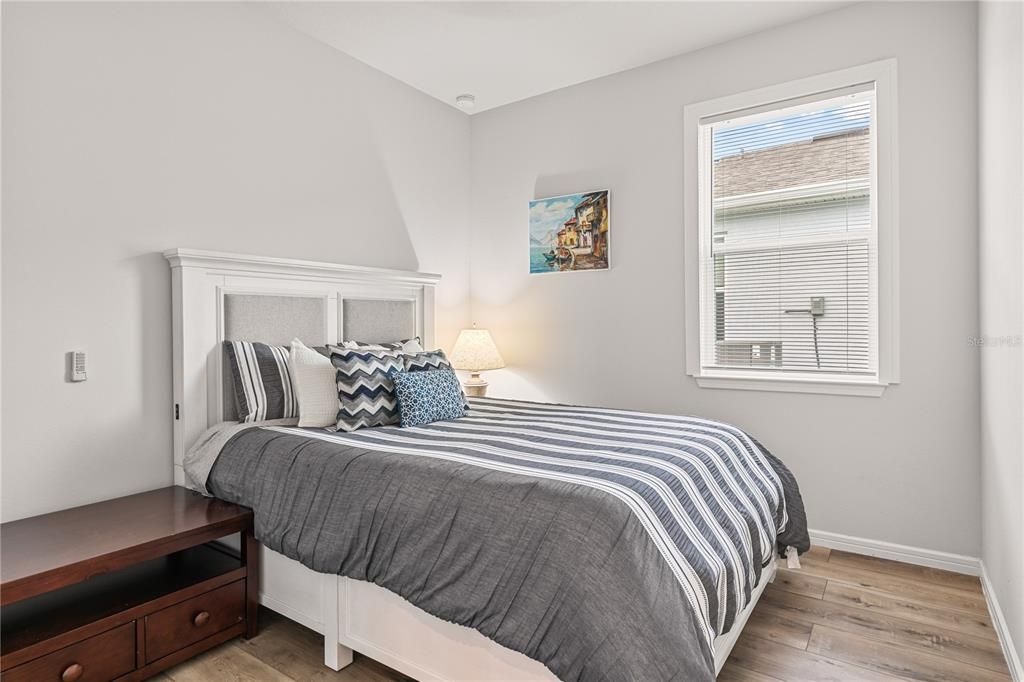 For Sale: $425,000 (2 beds, 2 baths, 1401 Square Feet)