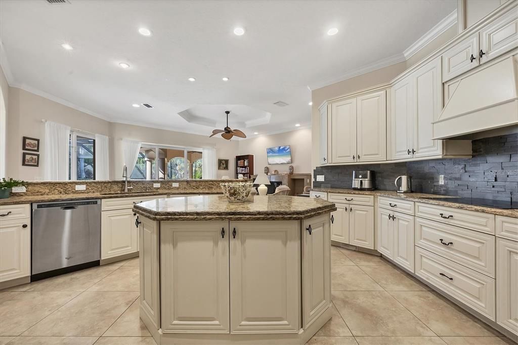 待售: $1,990,000 (5 贝兹, 3 浴室, 3954 平方英尺)