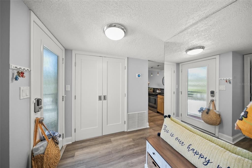 待售: $659,000 (2 贝兹, 2 浴室, 1200 平方英尺)