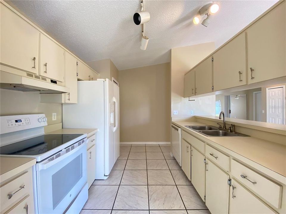 For Rent: $1,995 (3 beds, 2 baths, 1145 Square Feet)