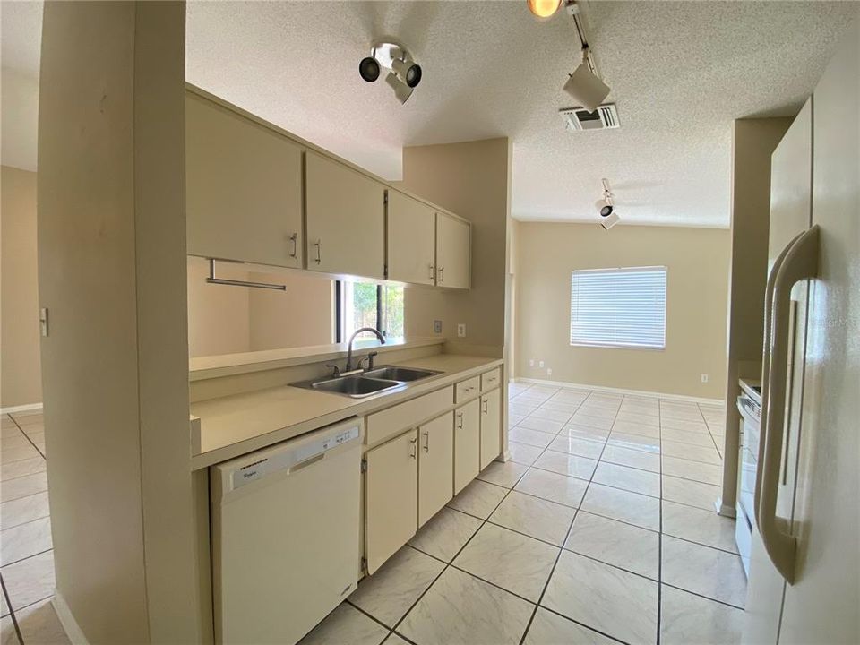 For Rent: $1,995 (3 beds, 2 baths, 1145 Square Feet)