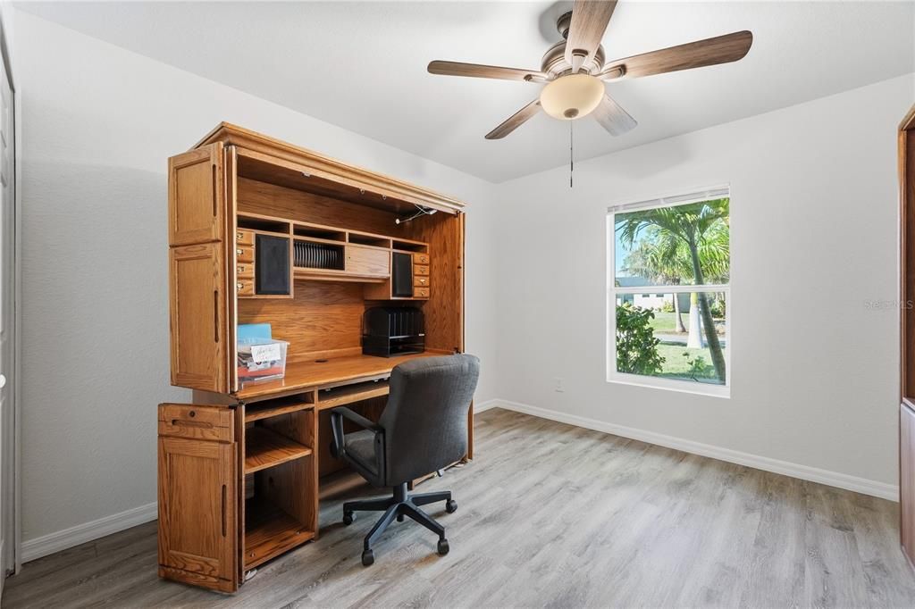 For Sale: $449,500 (4 beds, 2 baths, 1613 Square Feet)