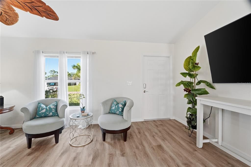 For Sale: $449,500 (4 beds, 2 baths, 1613 Square Feet)