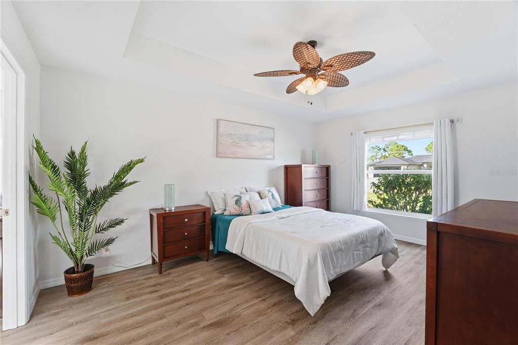 For Sale: $449,500 (4 beds, 2 baths, 1613 Square Feet)