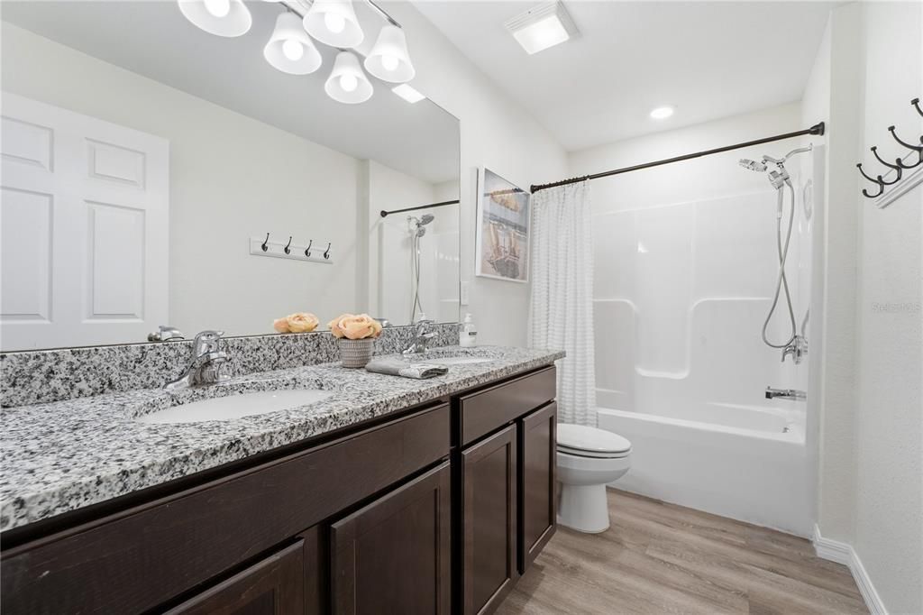 For Sale: $449,500 (4 beds, 2 baths, 1613 Square Feet)