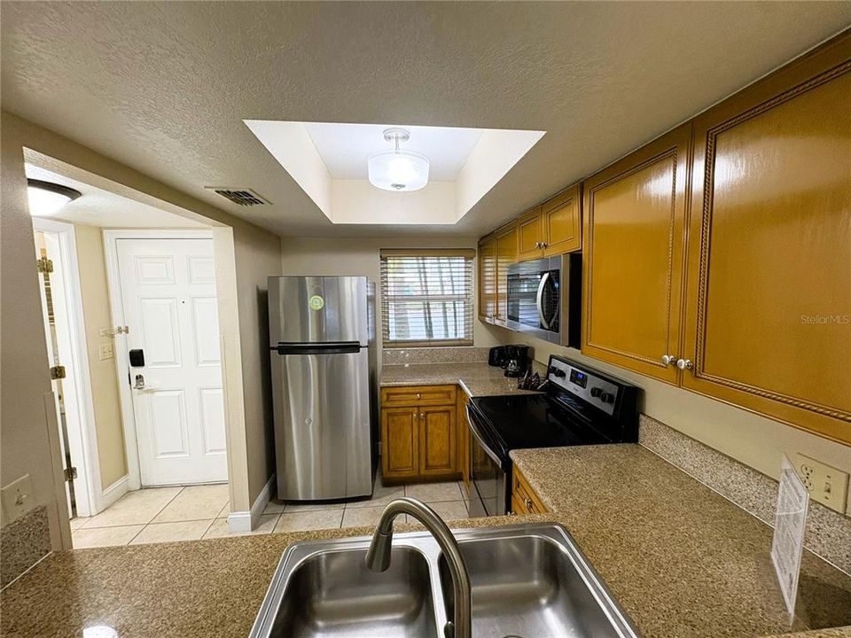 待售: $195,000 (2 贝兹, 2 浴室, 1052 平方英尺)