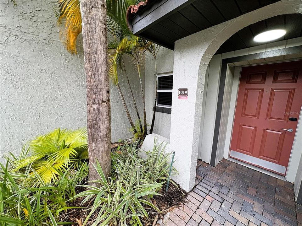 待售: $195,000 (2 贝兹, 2 浴室, 1052 平方英尺)