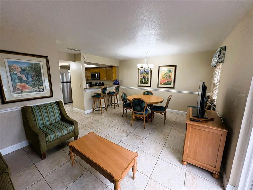 待售: $195,000 (2 贝兹, 2 浴室, 1052 平方英尺)